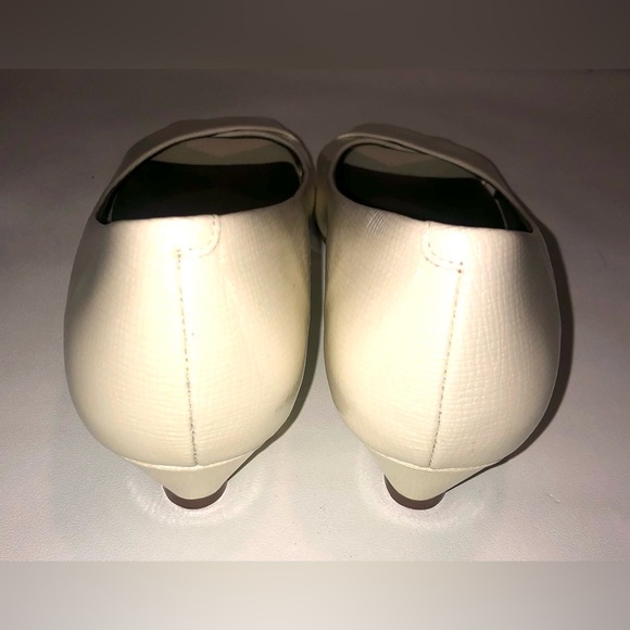 New Women’s Cole Haan Air Elly Pump 7.5  Ivory Patent Criss Cross Peep Toe Wedge - Picture 8 of 8